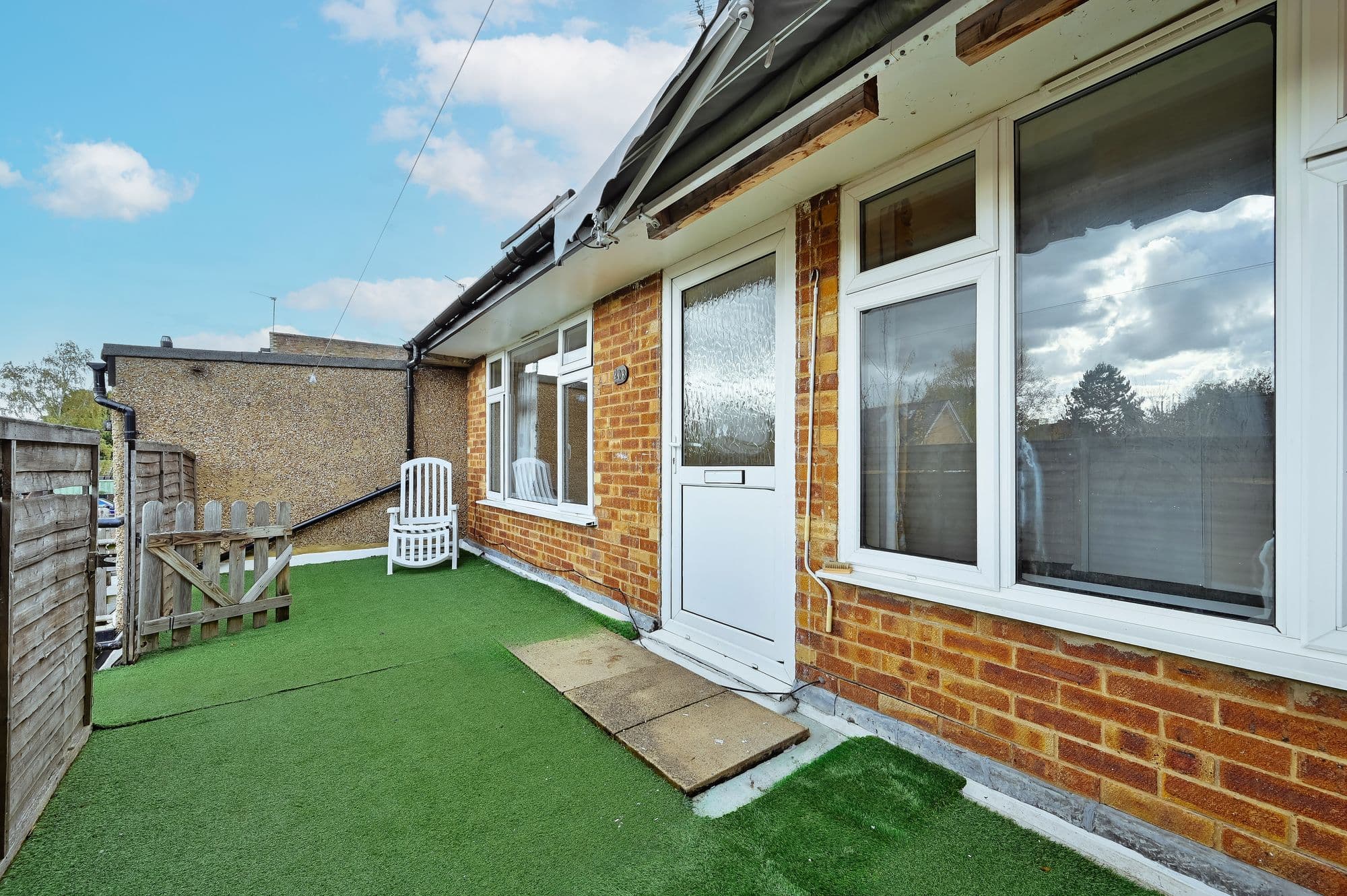 New Road, Croxley Green, WD3